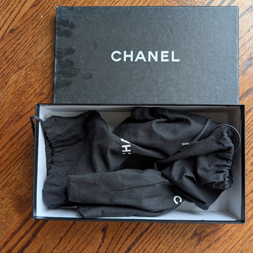 Chanel Black Suede Heels sz 37.5 - Picture 2 of 6